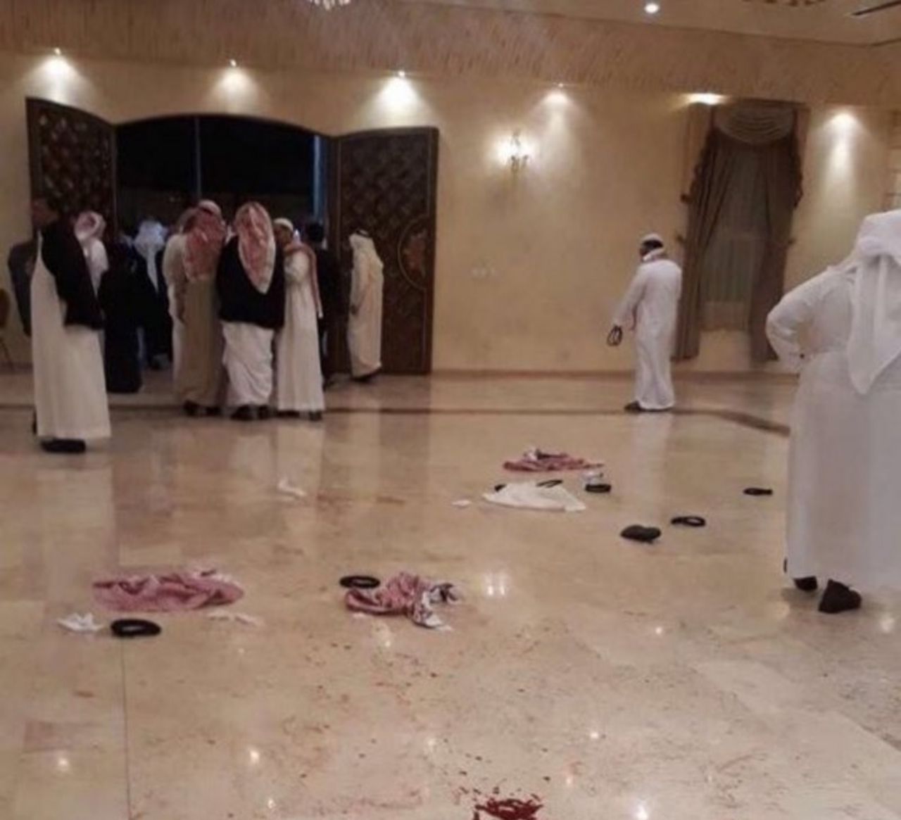 Photo of ولي العهد يوجه بنقل العريس المطعون إلى الرياض لتلقي العلاج.. وهذه التفاصيل الجديدة