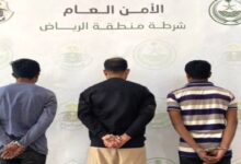 Photo of الإطاحة بـ 3 مقيمين لسرقتهم كيابل نحاسية وأسلاكًا كهربائية