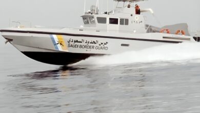 Photo of إنقاذ مواطنَين تعطلت واسطتهما في البحر