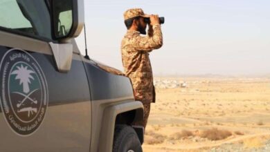 Photo of دوريات الإدارة العامة للمجاهدين بمنطقة عسير تقبض على مقيم لترويجه مادة الحشيش المخدر