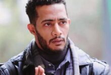 Photo of ‎محمد رمضان معلقاً على صورة بناته: ربنا يحميكم ويحفظكم