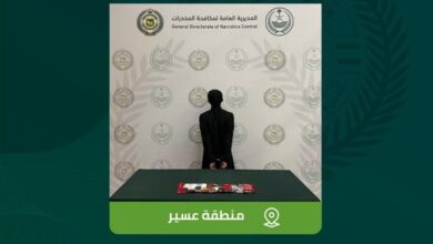 Photo of مكافحة المخدرات تقبض على شخص بمنطقة عسير لترويجه عبر مواقع التواصل الاجتماعي مادة الحشيش المخدر