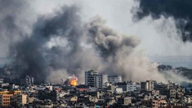 Photo of استشهاد ١١ فلسطينيًا في قصف إسرائيلي على مركز إيواء للنازحين بمدينة غزة