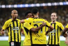 Photo of الاتحاد يحسم ديربي جدة ويقاسم الهلال في صدارة روشن مؤقتًا