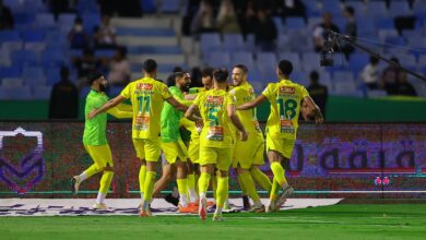 Photo of الخليج يلحق الهزيمة الأولى بالهلال في "دوري روشن" خلال الموسم الحالي