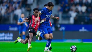 Photo of "دوري روشن": الهلال يخطف الرائد والأهلي يقلب تأخره إلى انتصار برباعية على التعاون