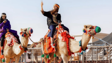 Photo of "تجربة ركوب الإبل" تأخذ زوار مهرجان الملك عبدالعزيز في رحلة عبر الزمن