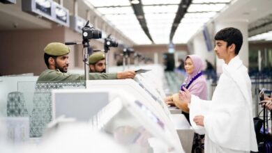 Photo of الجوازات تواصل جهودها في خدمة ضيوف الرحمن القادمين لأداء مناسك العمرة