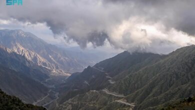 Photo of الغيوم تعانق قمم جبال السروات في الباحة