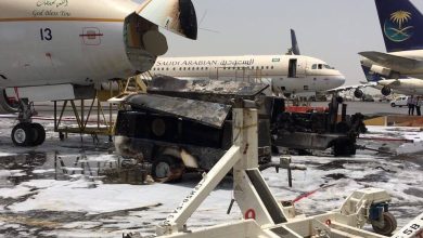 صورة قديمة لآثار حريق بمنطقة صيانة الطائرات في مطار الملك عبدالعزيز الدولي بجدة عام 2017