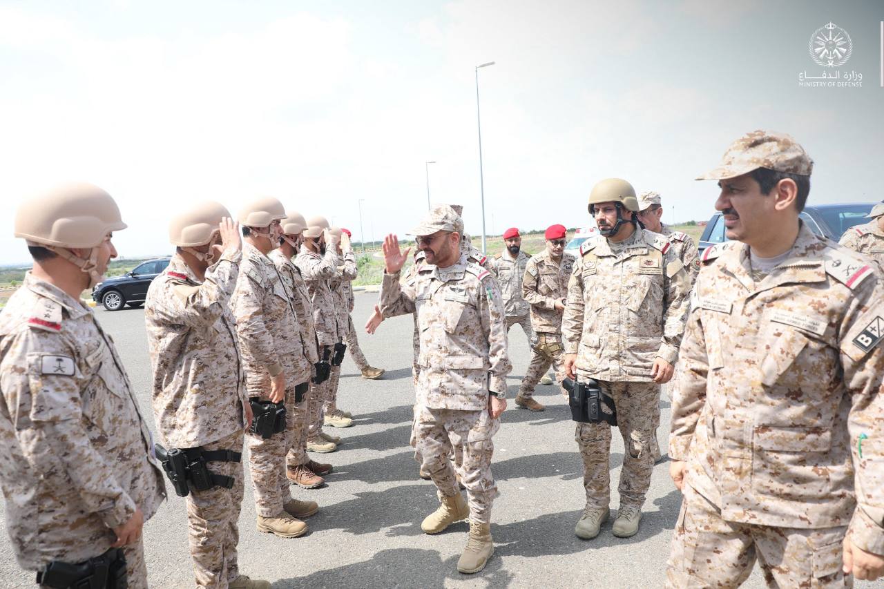 زيارة رئيس هيئة الأركان للوحدات العسكرية بالمنطقة الجنوبية 4