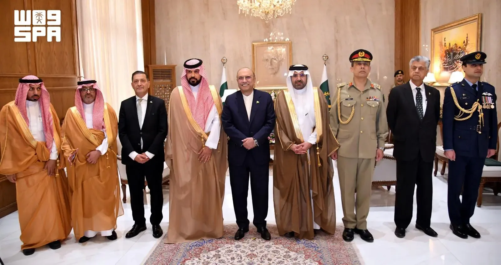 صورة من الألبوم