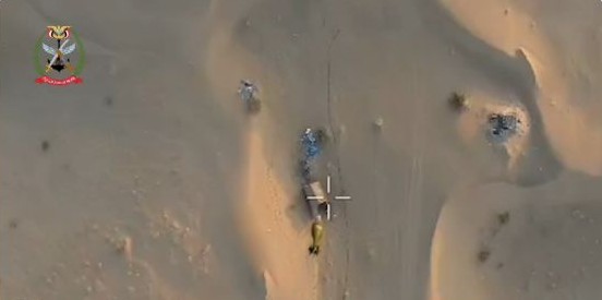 لقطة من فيديو استهداف تحصينات وآليات الحوثي في جبهات مأرب