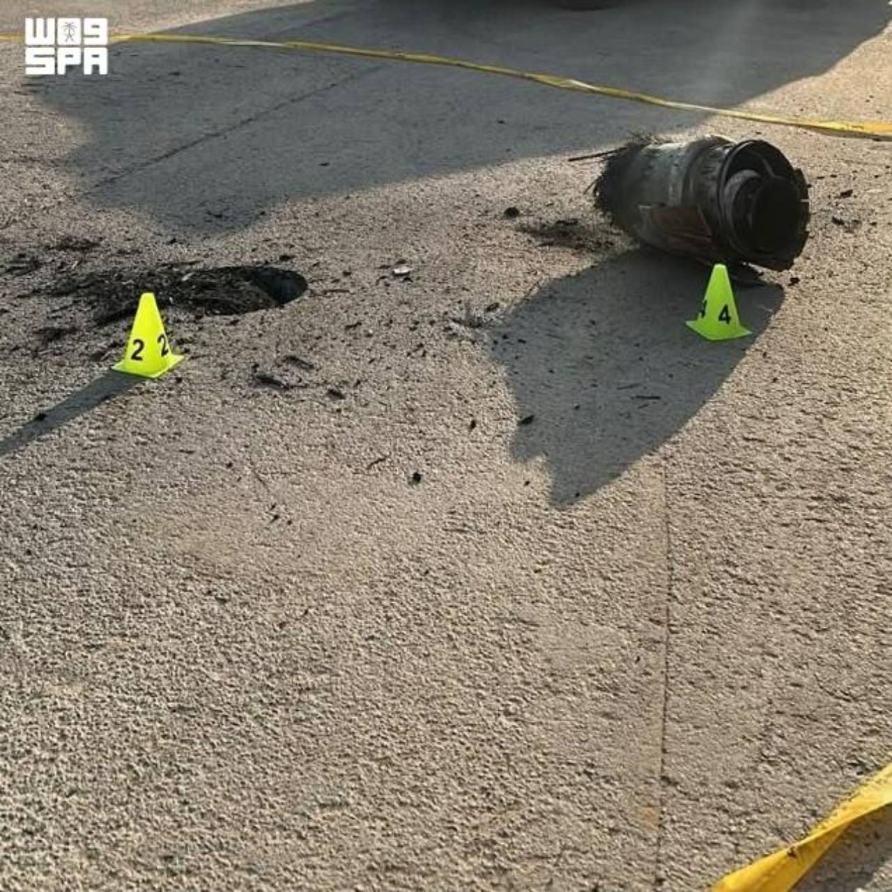 أضرار سقوط شظايا صاروخين باليستيين في الرياض - 1