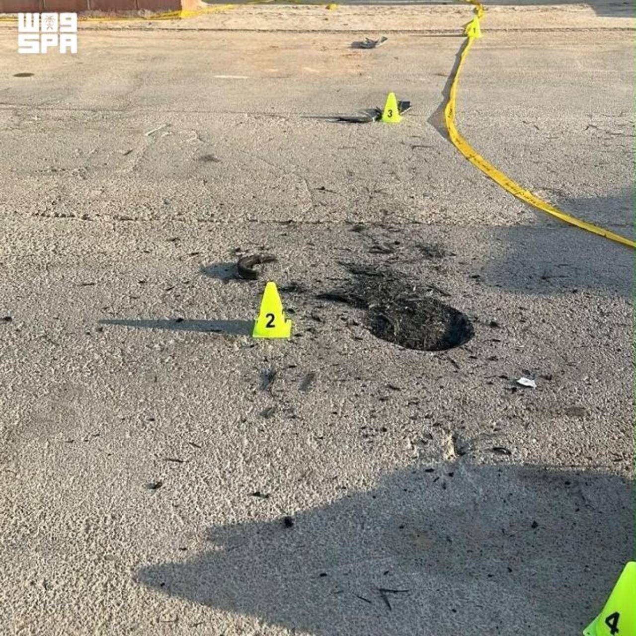 أضرار سقوط شظايا صاروخين باليستيين في الرياض - 2